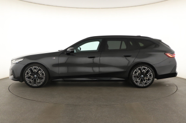 BMW 5 - 2025