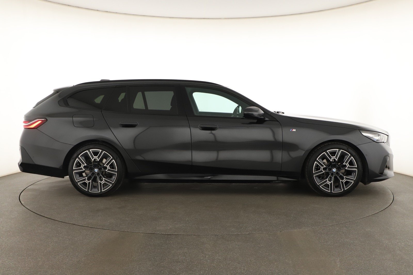 BMW 5 - 2025
