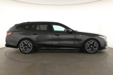 BMW 5 - 2025