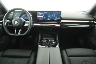 BMW 5 - 2025
