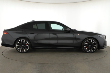 BMW 5 - 2025