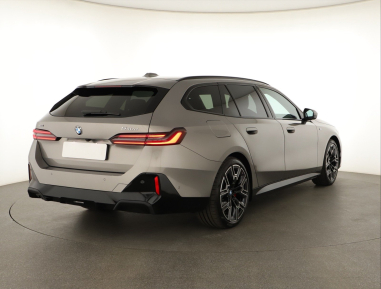 BMW 5 - 2025
