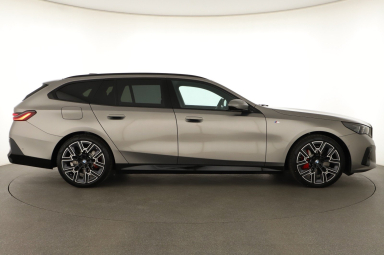 BMW 5 - 2025