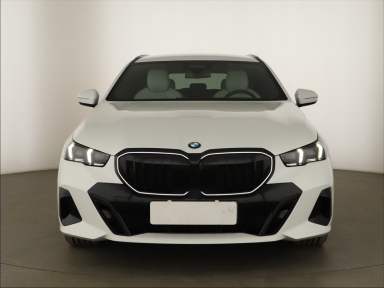 BMW 5 - 2025