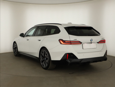 BMW 5 - 2025