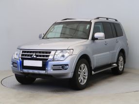 Mitsubishi Pajero - 2016