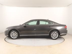 Volkswagen Passat - 2021