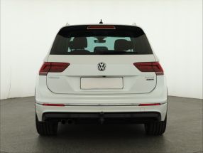 Volkswagen Tiguan - 2016