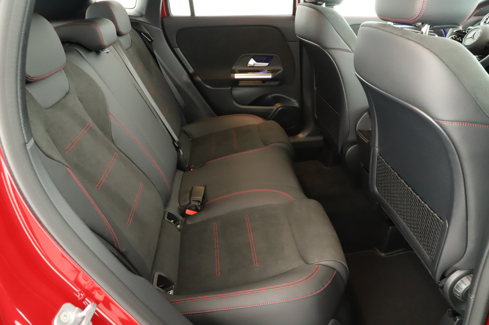 Mercedes - Benz GLA - 2025