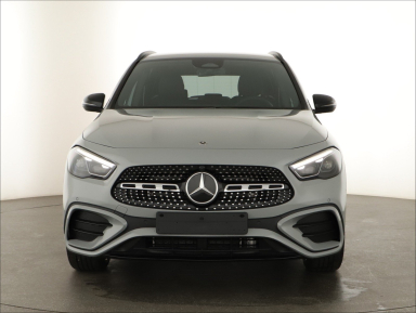 Mercedes - Benz GLA - 2025