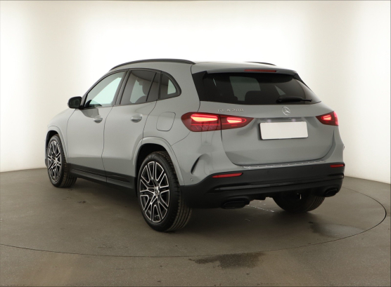 Mercedes - Benz GLA