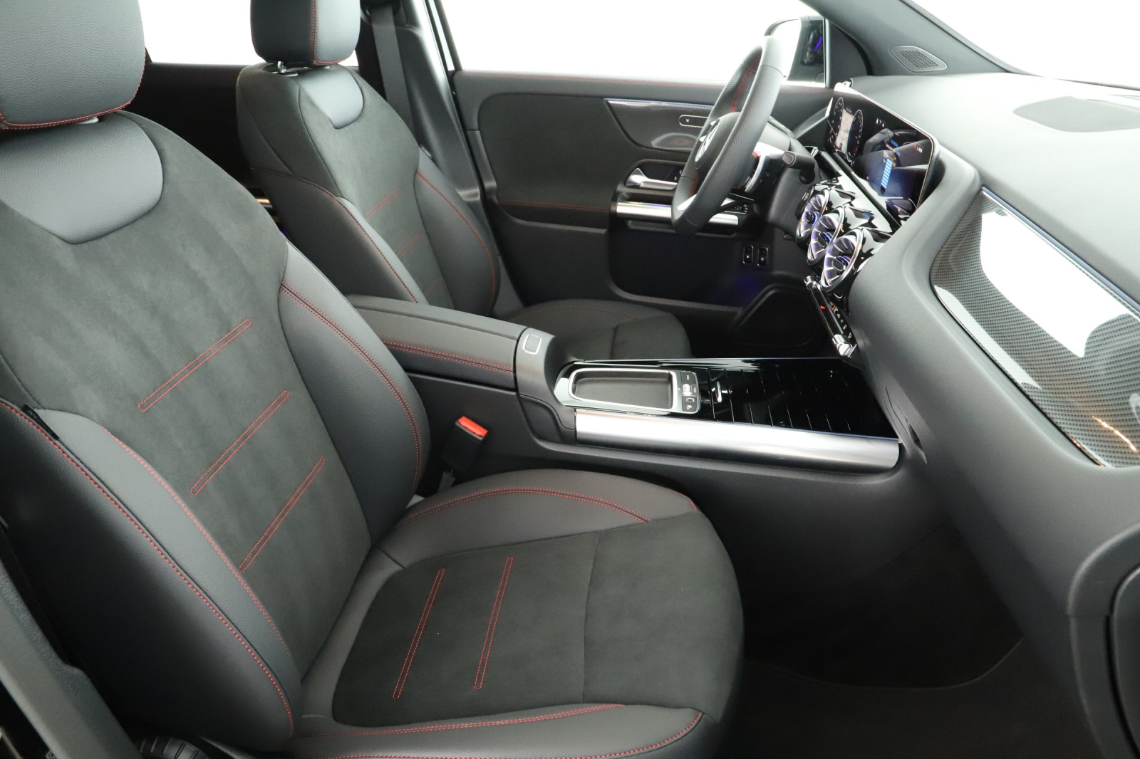 Mercedes - Benz GLA - 2025