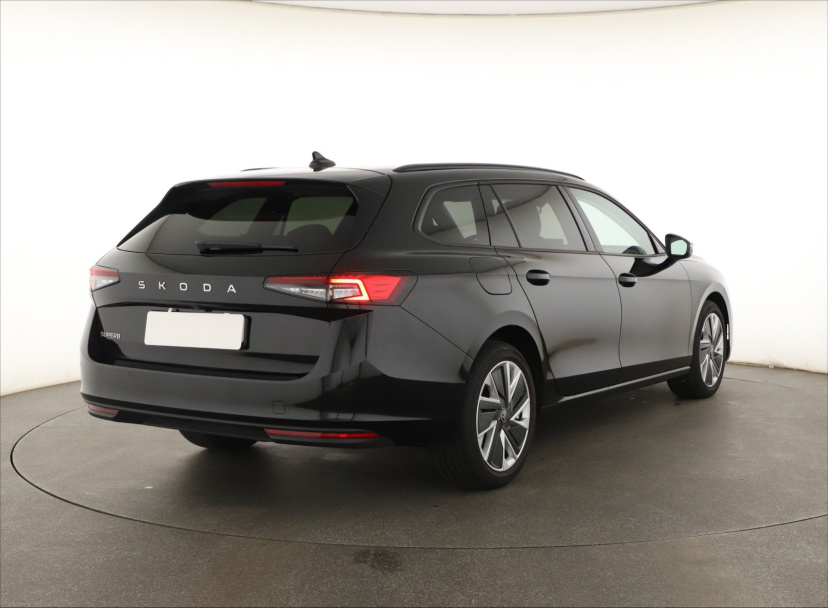 Škoda Superb, 2025