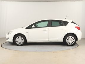 Opel Astra - 2011