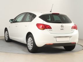 Opel Astra - 2011