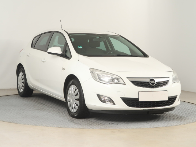 Opel Astra, 2011