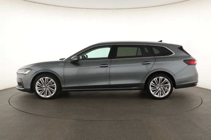 Škoda Superb, 2025