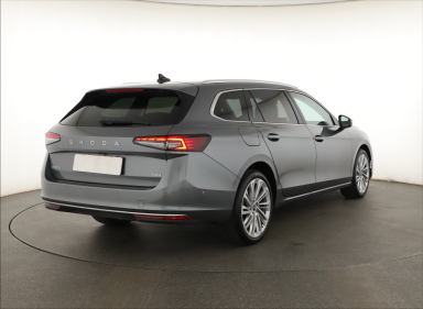 Škoda Superb - 2025