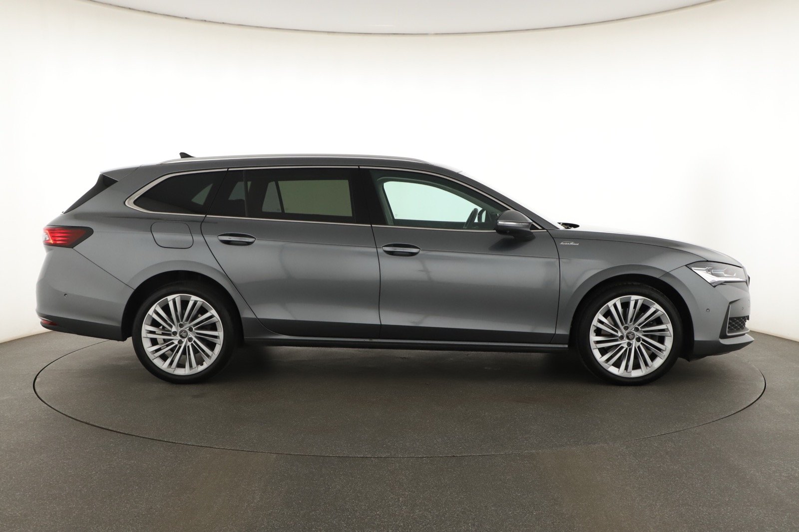 Škoda Superb - 2025