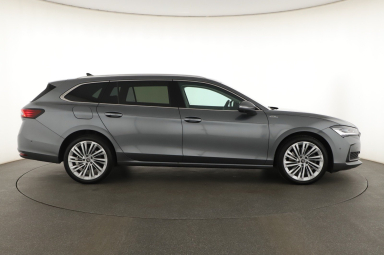 Škoda Superb - 2025