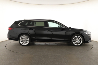 Škoda Superb - 2025