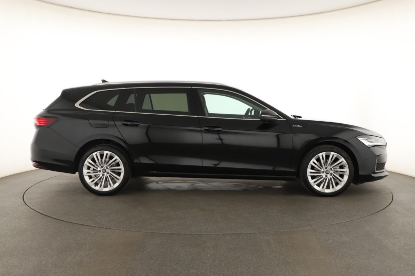 Škoda Superb, 2025