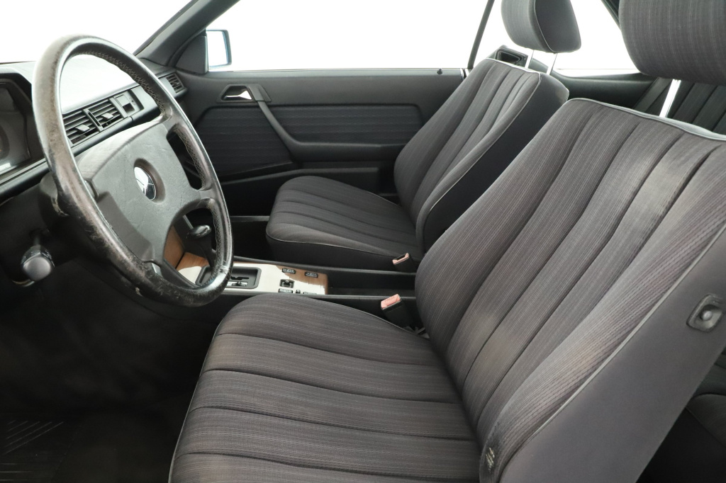 Mercedes-Benz W124