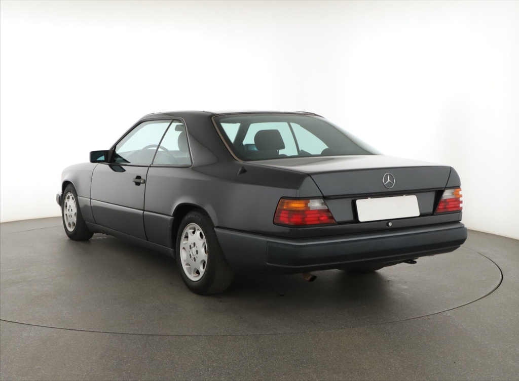 Mercedes-Benz W124