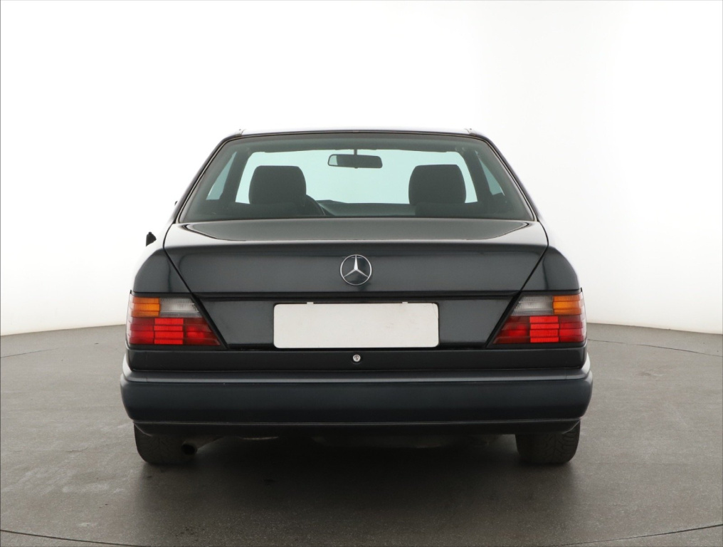 Mercedes-Benz W124