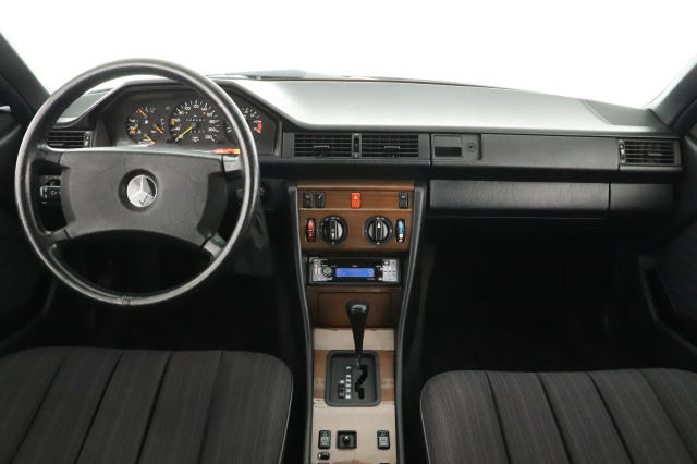 Mercedes-Benz W124