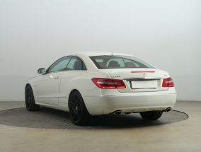 Mercedes-Benz E - 2009