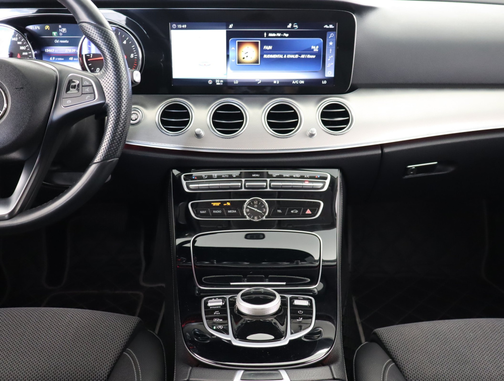 Mercedes-Benz E