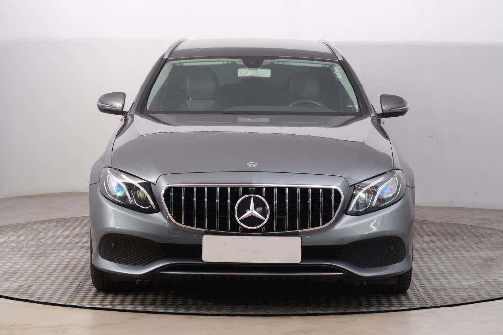 Mercedes-Benz E