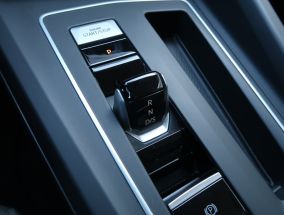 Volkswagen Golf - 2021