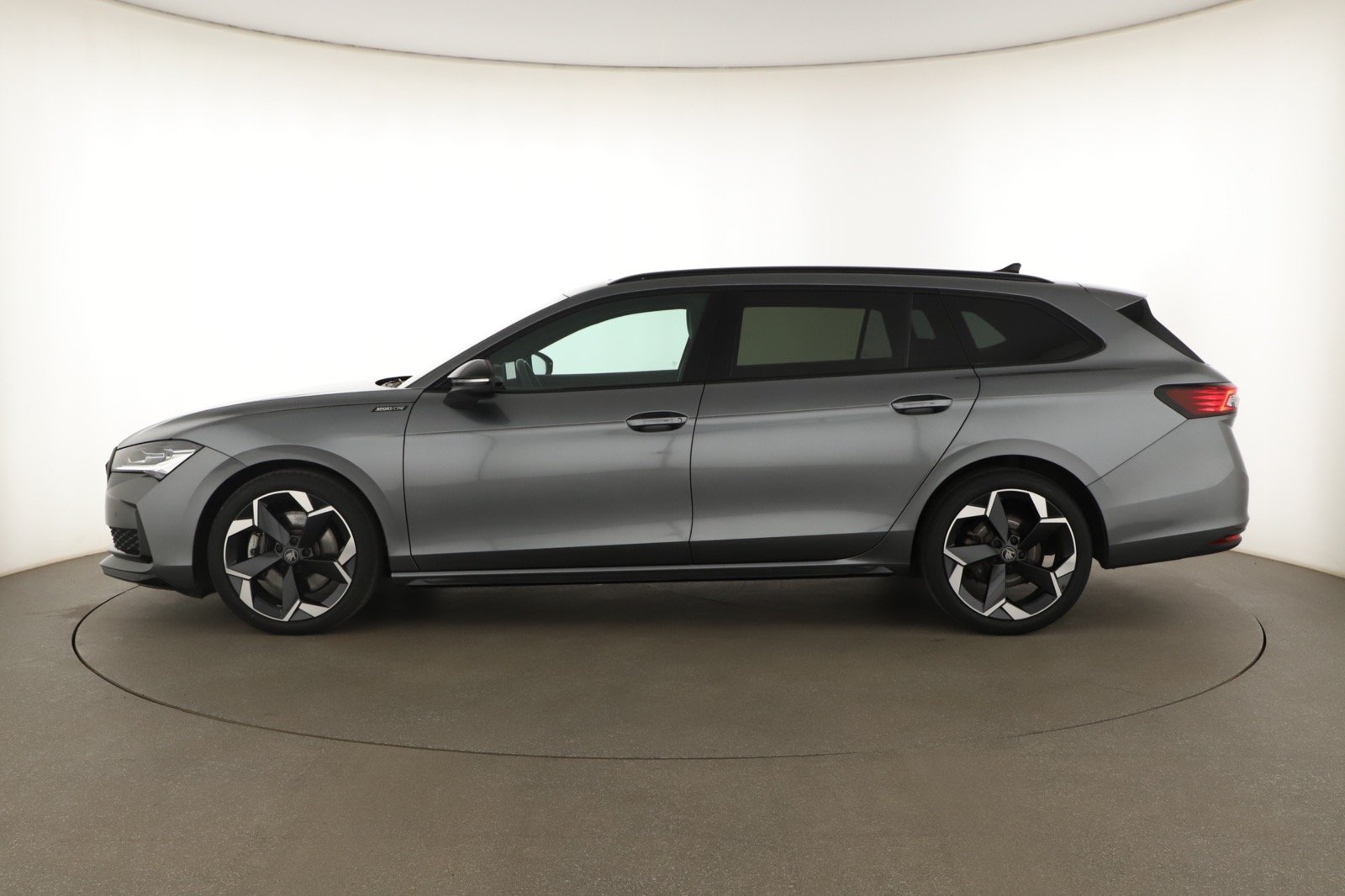 Škoda Superb - 2025