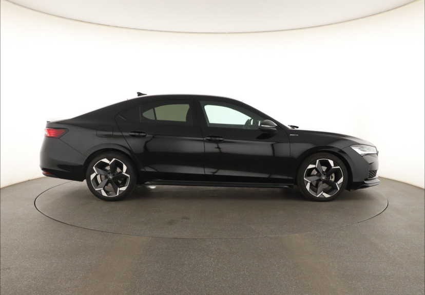 Škoda Superb, 2025