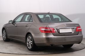 Mercedes-Benz E - 2010