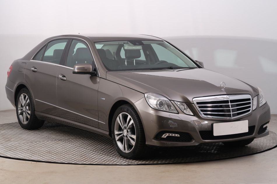 Mercedes-Benz E - 2010