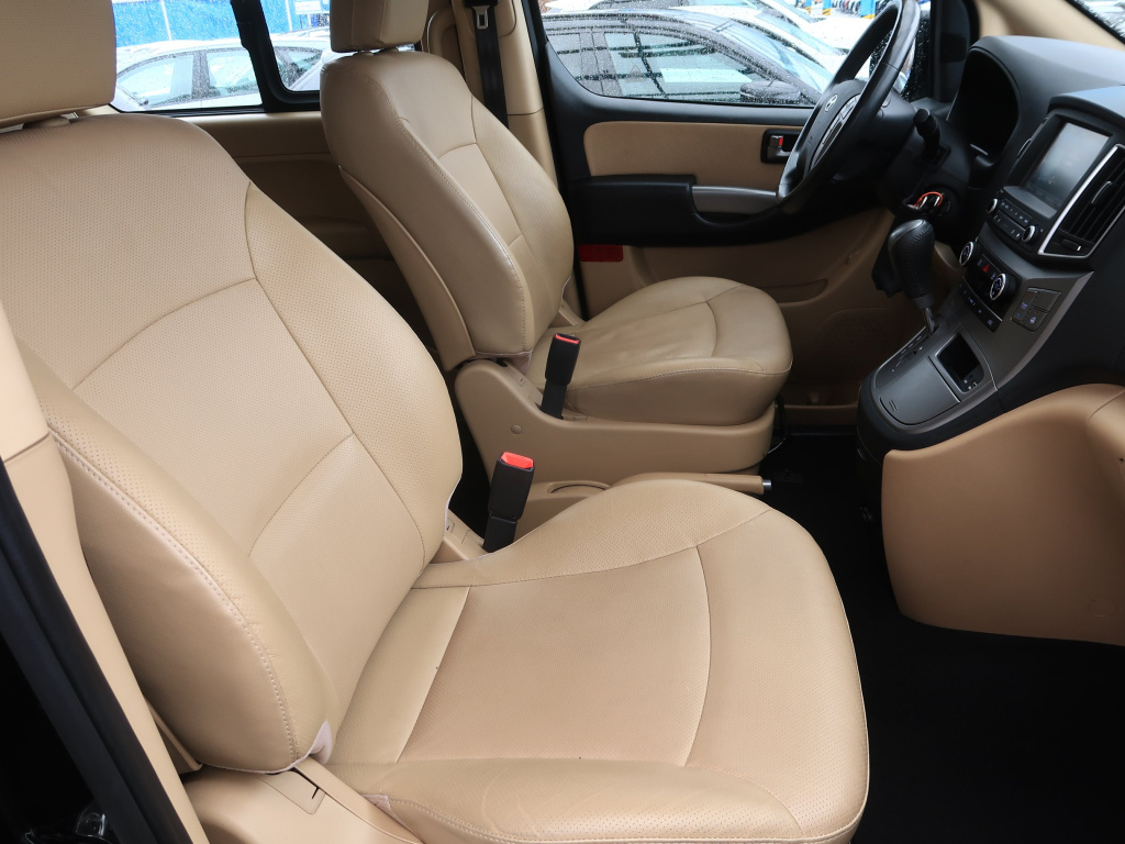 Hyundai H-1 Tour