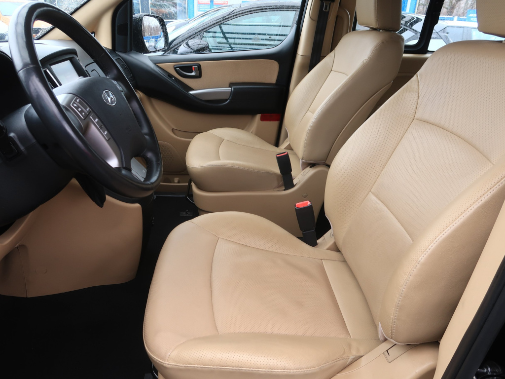 Hyundai H-1 Tour