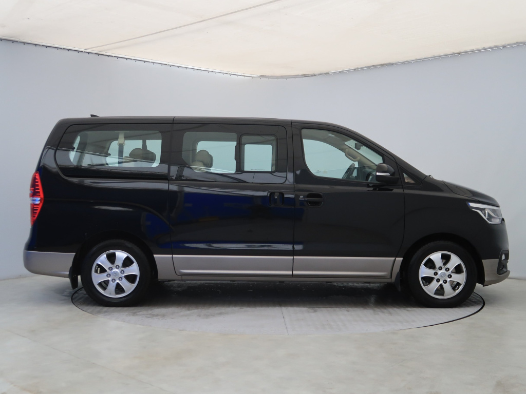 Hyundai H-1 Tour