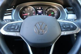 Volkswagen Passat - 2022