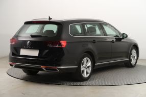 Volkswagen Passat - 2022