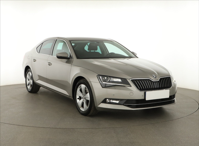 Škoda Superb 2016