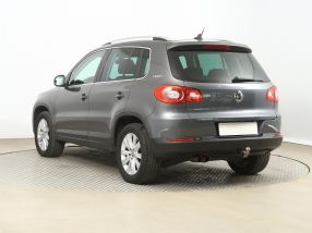 Volkswagen Tiguan - 2011
