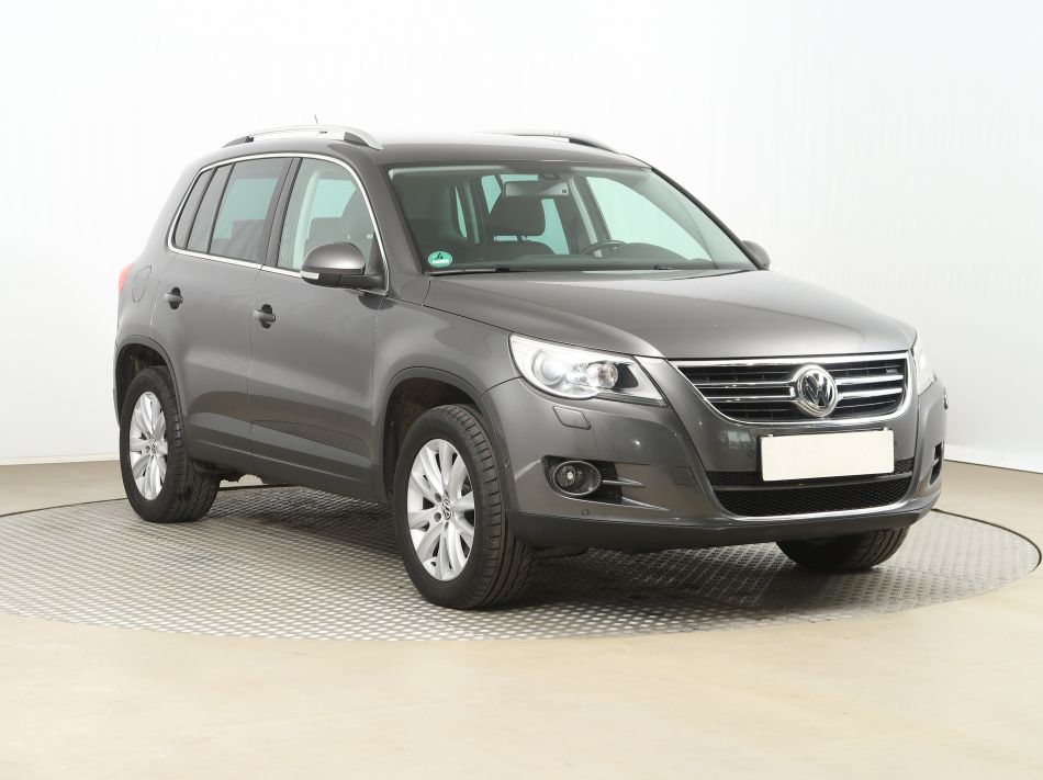 Volkswagen Tiguan - 2011