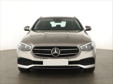 Mercedes-Benz E - 2021