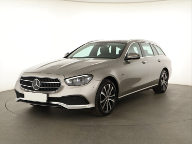 Mercedes-Benz E - 2021