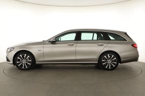 Mercedes-Benz E - 2021