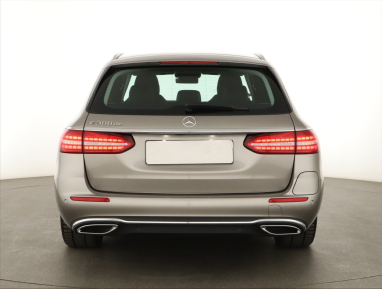 Mercedes-Benz E - 2021